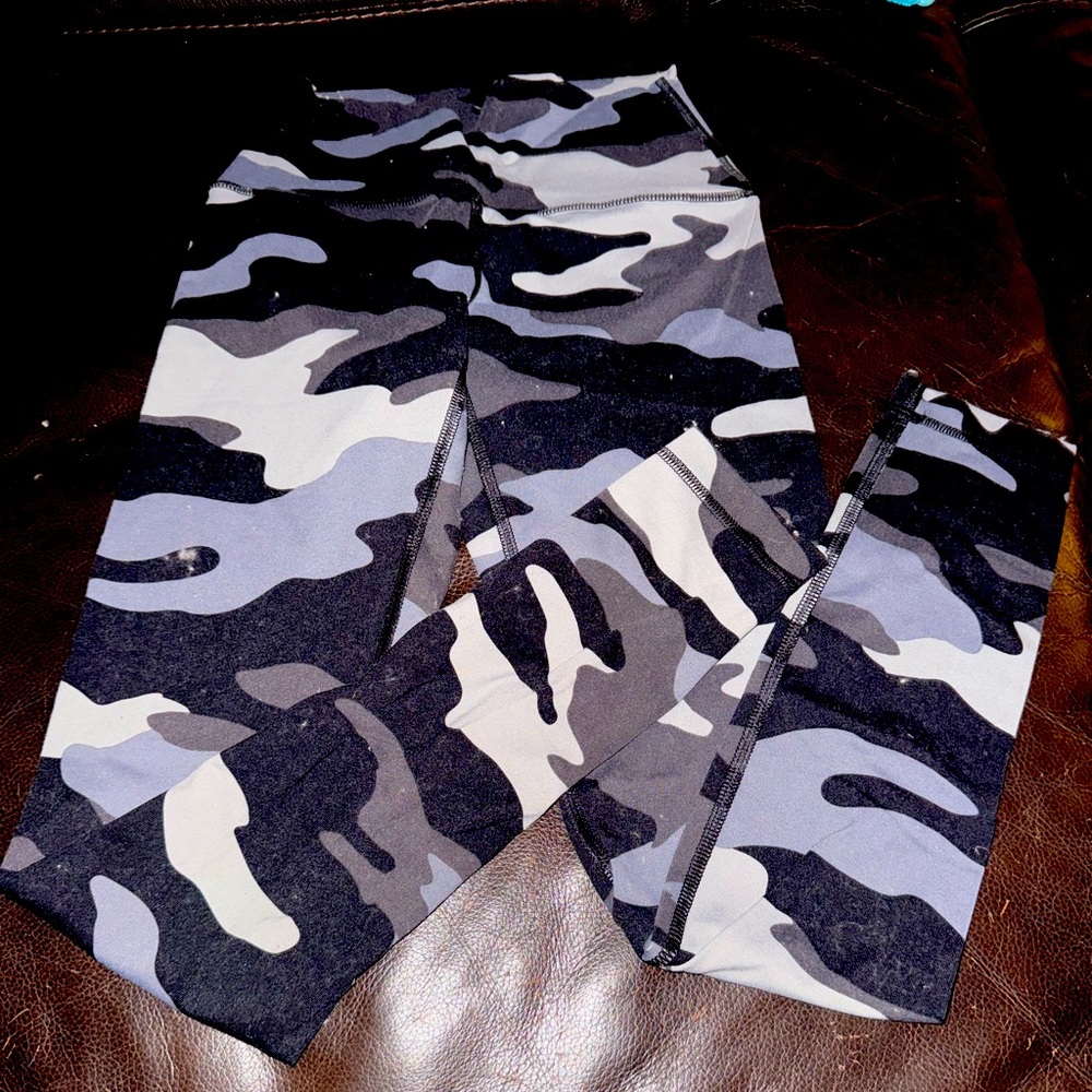 VS PINK camo leggings